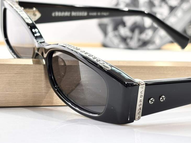 Picture of Chrome Hearts Sunglasses _SKUfw77838470fw